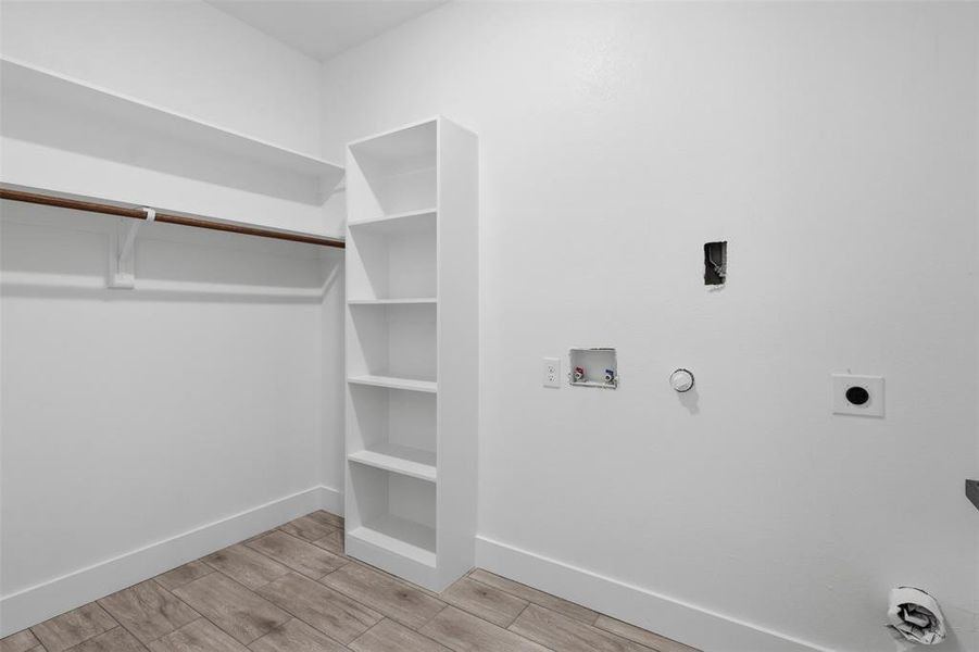 Spacious, unfurnished interior of a new home in , Mabank (Image 24).