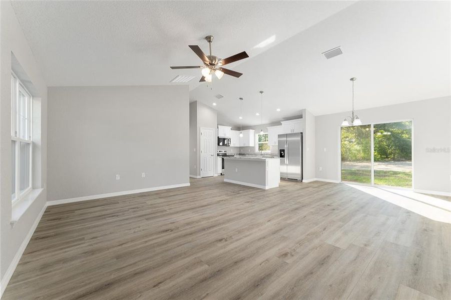 Spacious, unfurnished interior of a new home in , Ocala (Image 23).