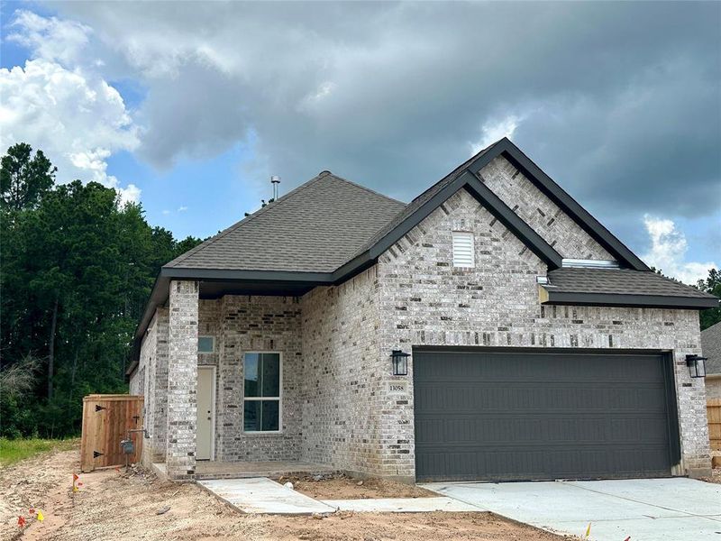 Front exterior of a new home in Evergreen, Conroe, TX, highlighting curb appeal (Image 1). Front exterior of a new home in Evergreen, Conroe, TX, highlighting curb appeal (Image 1).