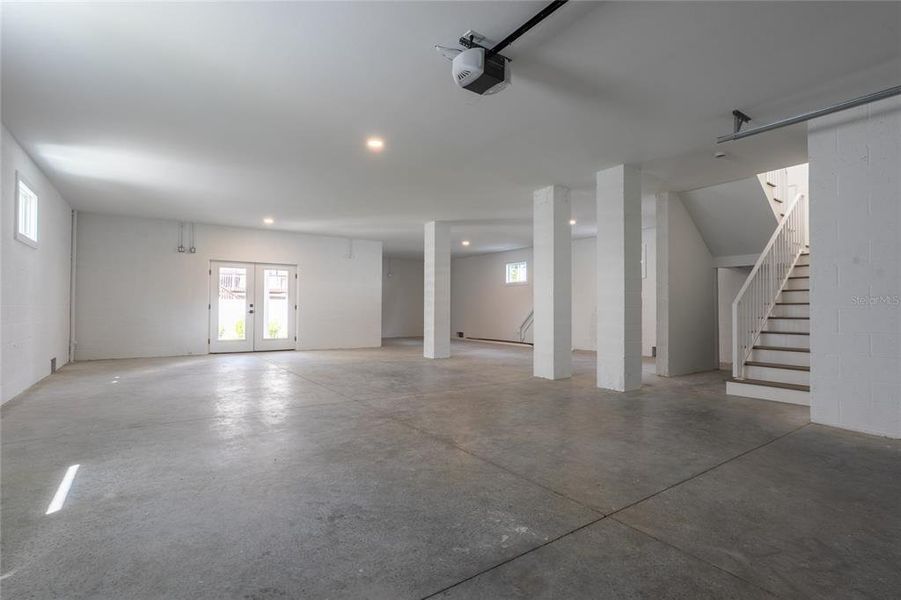 Spacious, unfurnished interior of a new home in , St. Petersburg (Image 42).