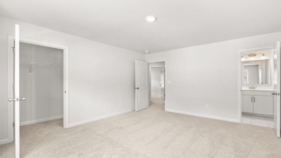 Spacious, unfurnished interior of a new home in Haven Abbey, Cumming (Image 25).