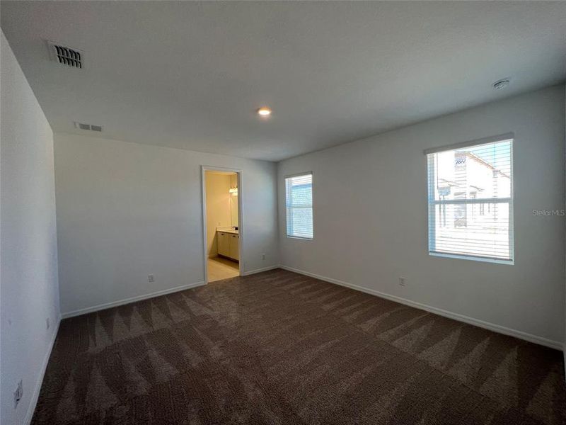 Spacious, unfurnished interior of a new home in , Davenport (Image 7).
