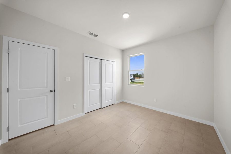 Spacious, unfurnished interior of a new home in Paloma Ranch, Harlingen (Image 18).
