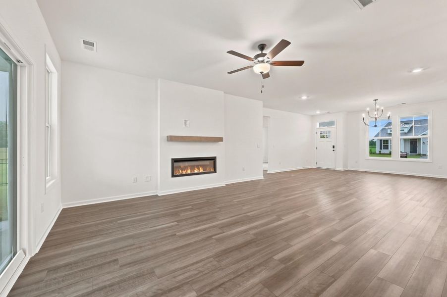 Spacious, unfurnished interior of a new home in Edgefield, Loris (Image 22).