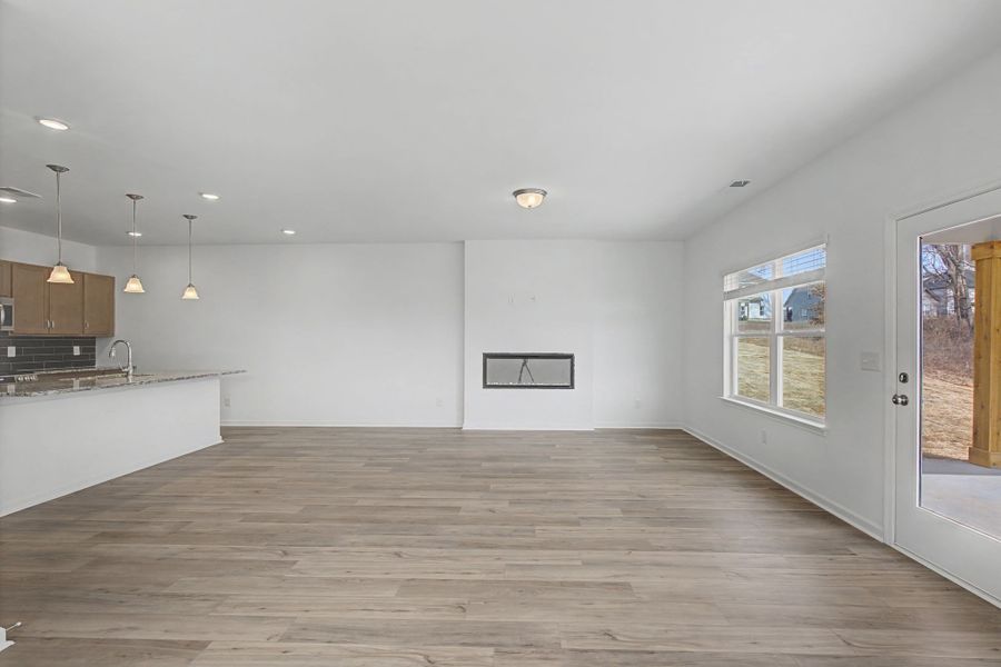 Spacious, unfurnished interior of a new home in The Oaks, Clarksville (Image 14).