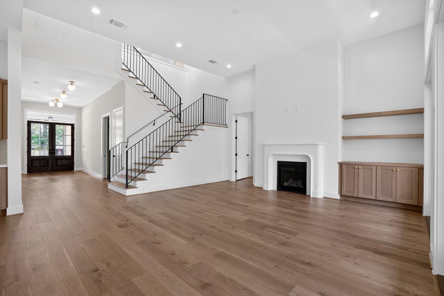 Spacious, unfurnished interior of a new home in , Houston (Image 43).