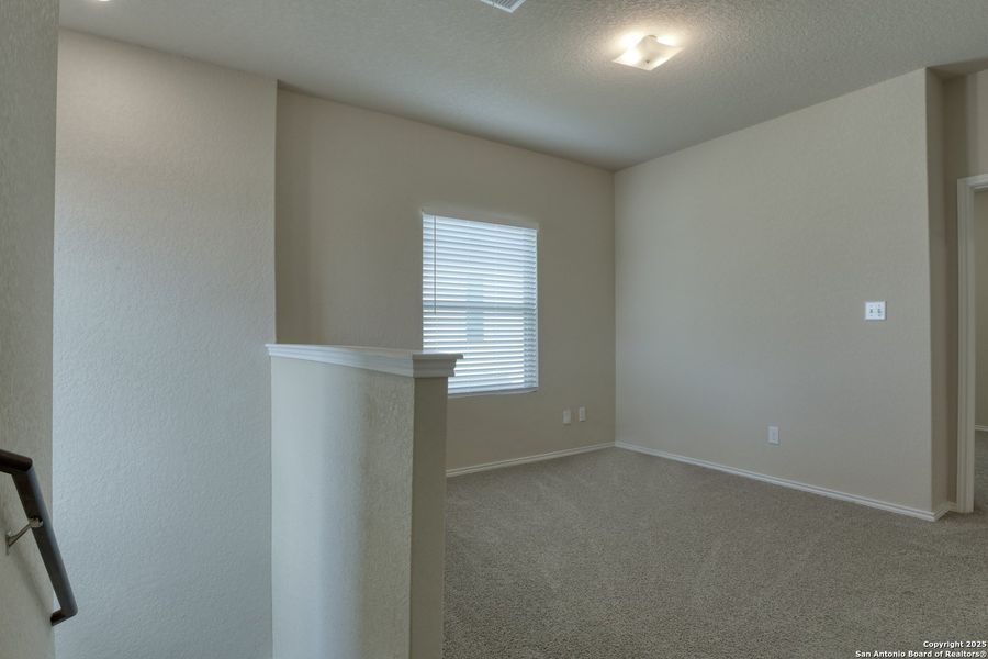 Spacious, unfurnished interior of a new home in Somerset Trails, San Antonio (Image 23).