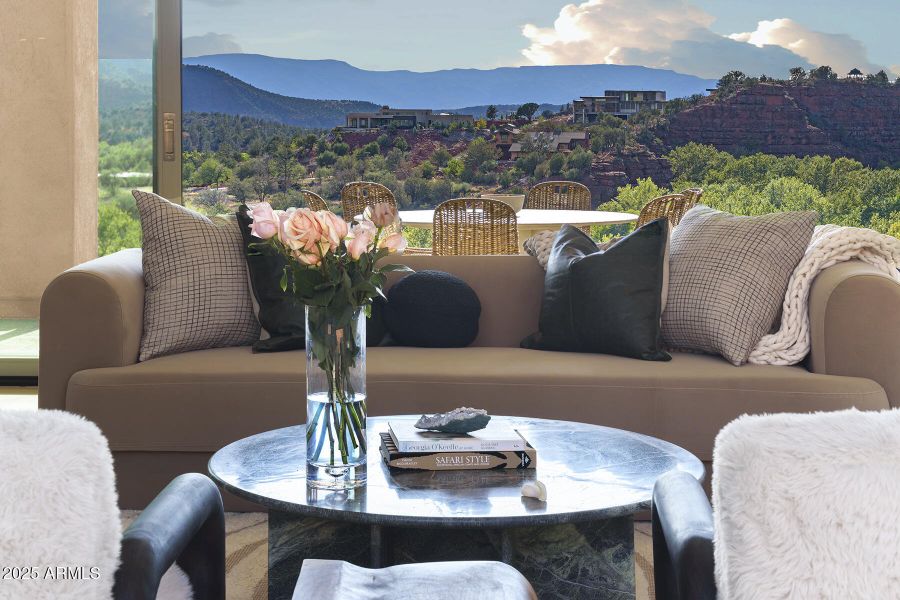 Loy 3 LIVING RM VIEW W