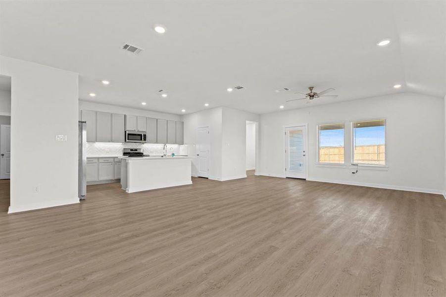 Spacious, unfurnished interior of a new home in , Dayton (Image 31).