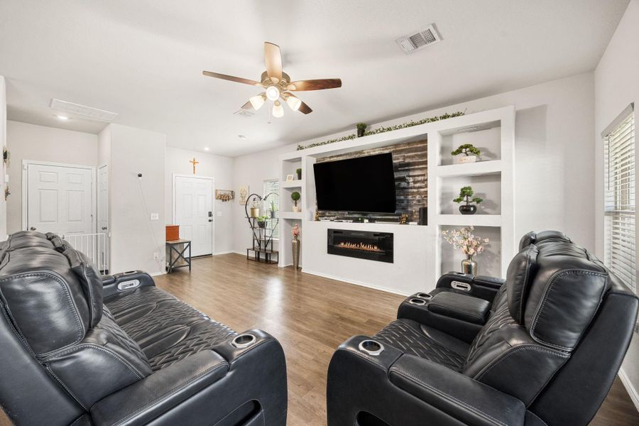 Furnished interior view inside a new home in Magnolia Springs, Montgomery (Image 11). Furnished interior view inside a new home in Magnolia Springs, Montgomery (Image 11).