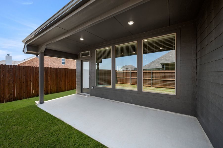 Exterior details and patio area of a home in Pirate Village, Granbury (Image 3).