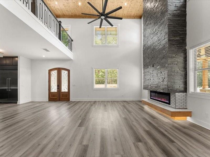 Spacious, unfurnished interior of a new home in , Dahlonega (Image 80).