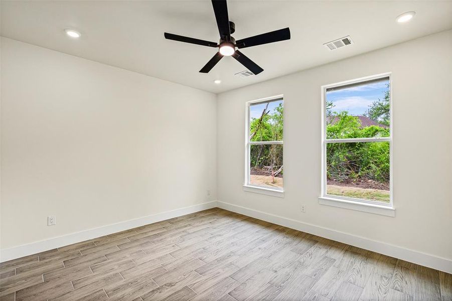Spacious, unfurnished interior of a new home in , Granbury (Image 20).