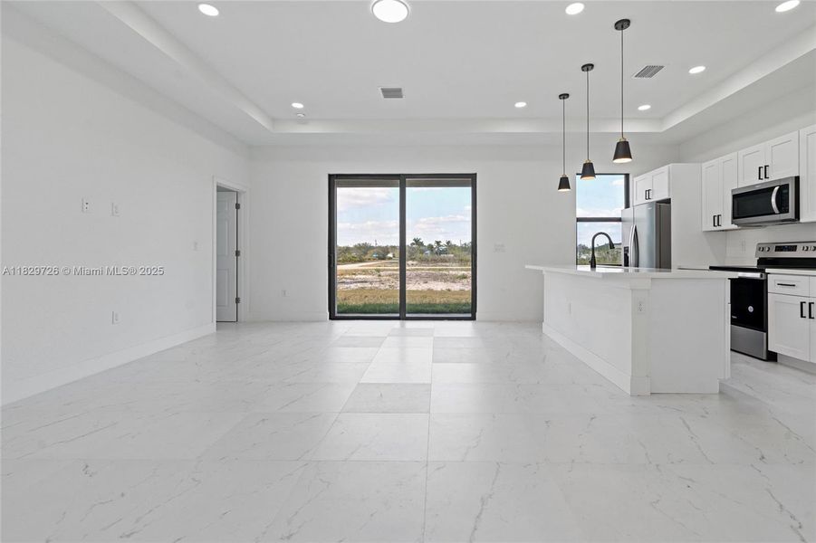 Spacious, unfurnished interior of a new home in , Lehigh Acres (Image 7).