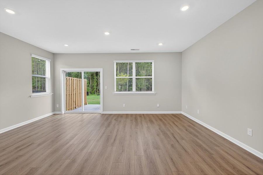Spacious, unfurnished interior of a new home in Fernhurst, McDonough (Image 23).