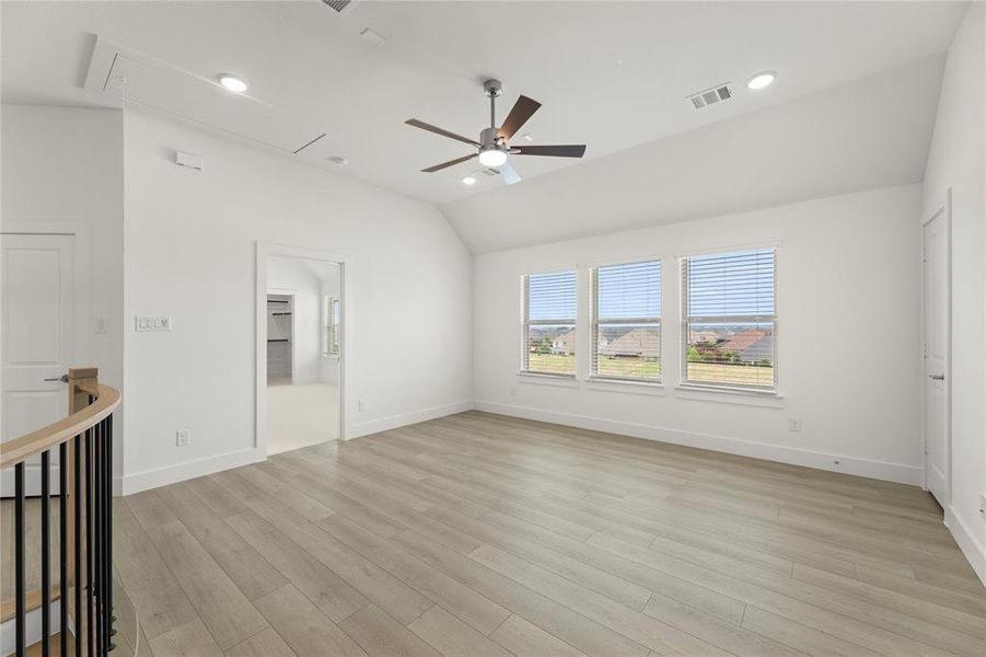 Spacious, unfurnished interior of a new home in Cambridge Estates, Prosper (Image 22).