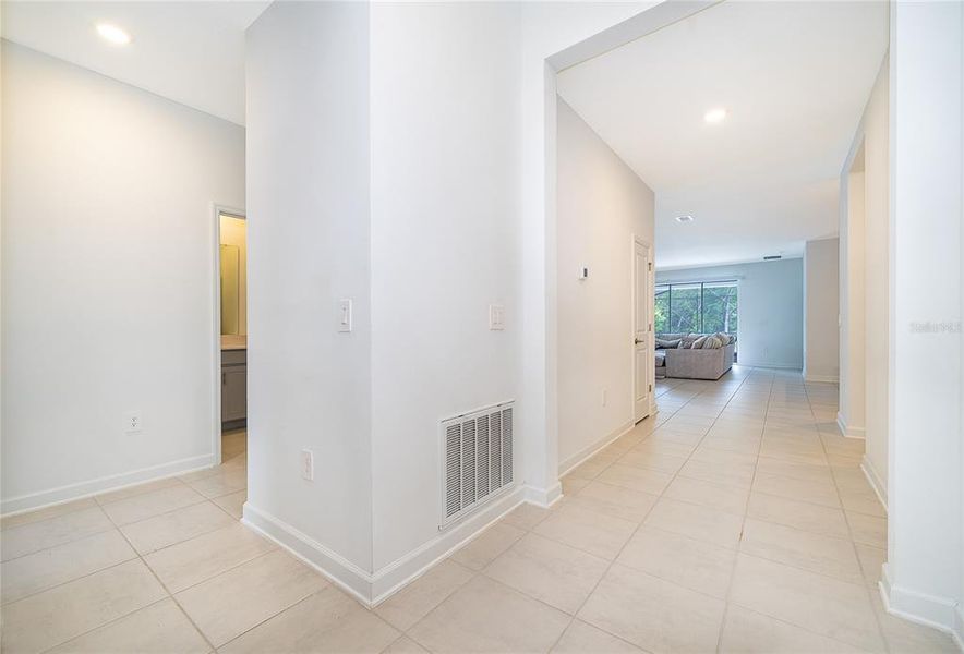 Spacious, unfurnished interior of a new home in , Davenport (Image 21).