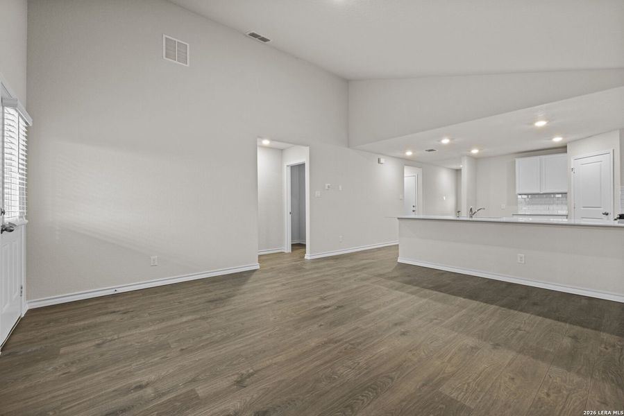 Spacious, unfurnished interior of a new home in Avenida, Converse (Image 15). Spacious, unfurnished interior of a new home in Avenida, Converse (Image 15).