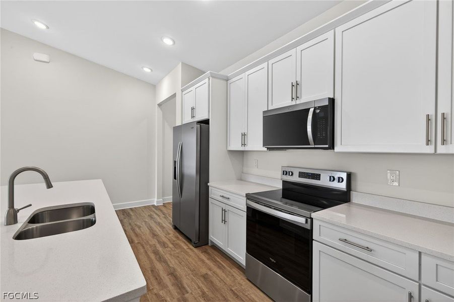 Furnished interior view inside a new home in Cape Coral, Cape Coral (Image 9).