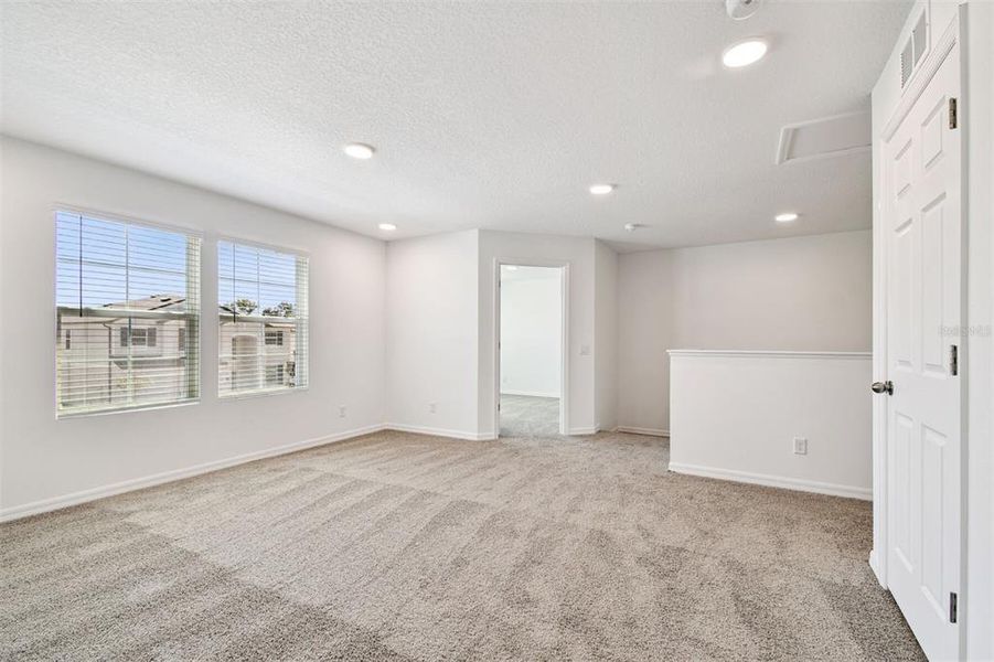 Spacious, unfurnished interior of a new home in Meadow Oaks, Hudson (Image 24).