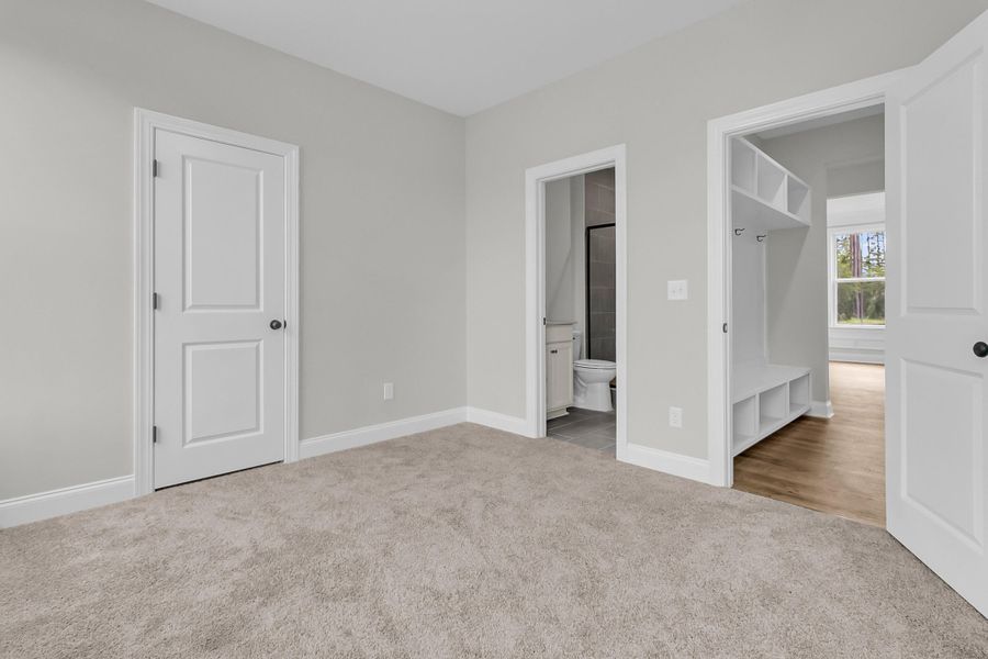 Spacious, unfurnished interior of a new home in Tidewater at Lakes of Cane Bay, Summerville (Image 15).