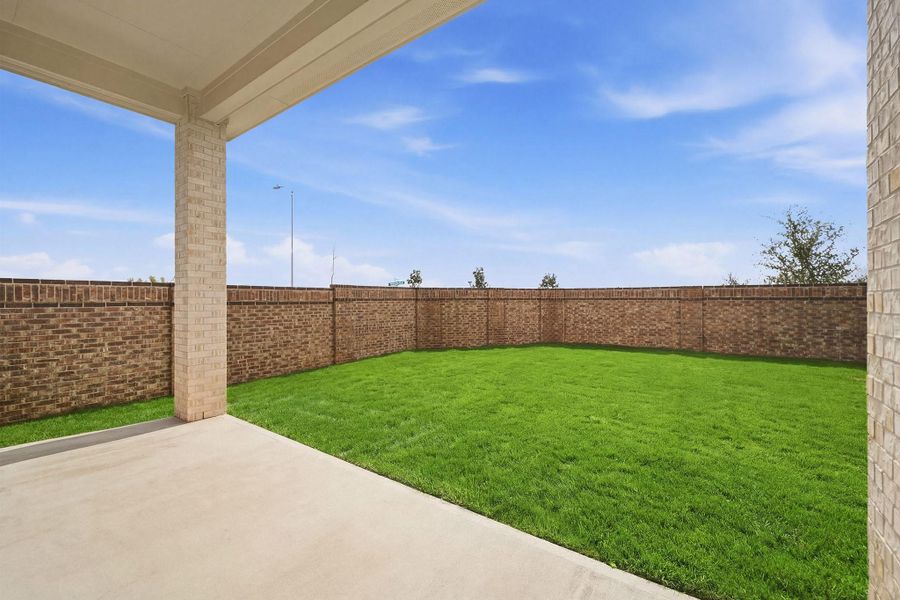 Exterior details and patio area of a home in Sunterra Lakes, Brookshire (Image 21).