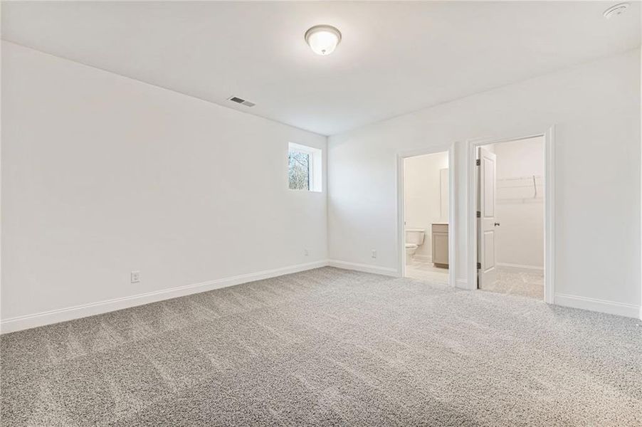 Spacious, unfurnished interior of a new home in , Sugar Hill (Image 38).