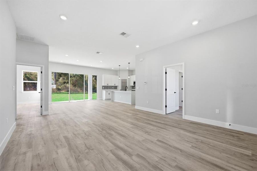 Spacious, unfurnished interior of a new home in , Ocala (Image 26).