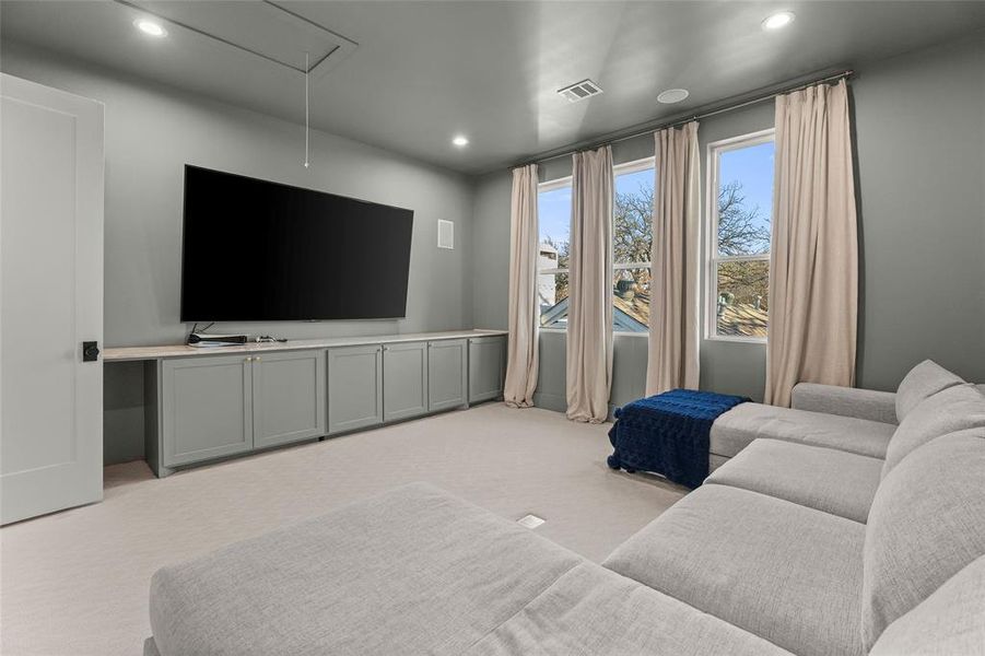 Furnished interior view inside a new home in , Dallas (Image 28). Furnished interior view inside a new home in , Dallas (Image 28).