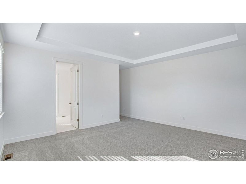 Spacious, unfurnished interior of a new home in Vantage, Berthoud (Image 32).