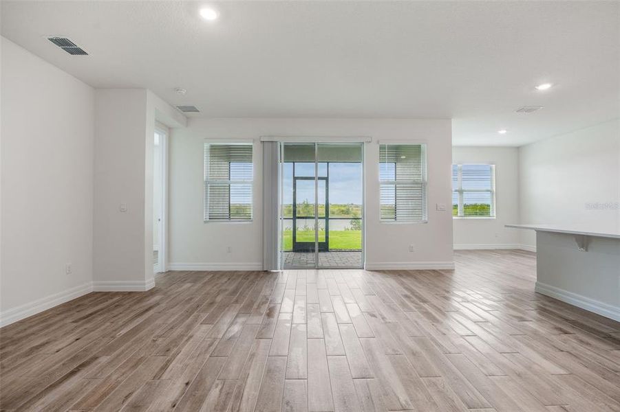 Spacious, unfurnished interior of a new home in Lakes of Mount Dora, Mount Dora (Image 21).