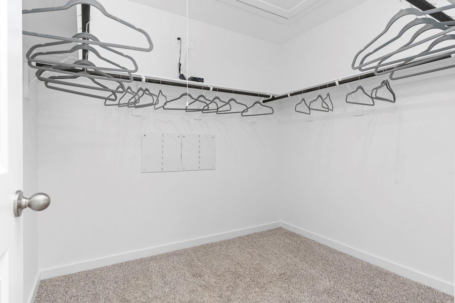 Spacious, unfurnished interior of a new home in , Iowa Colony (Image 27).