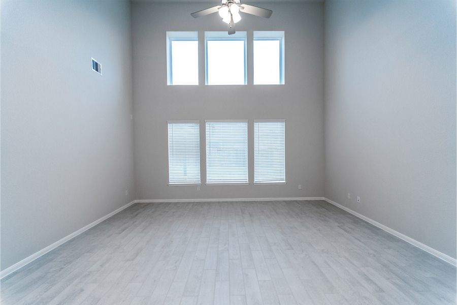 Spacious, unfurnished interior of a new home in Canterra Creek, Rosharon (Image 19).