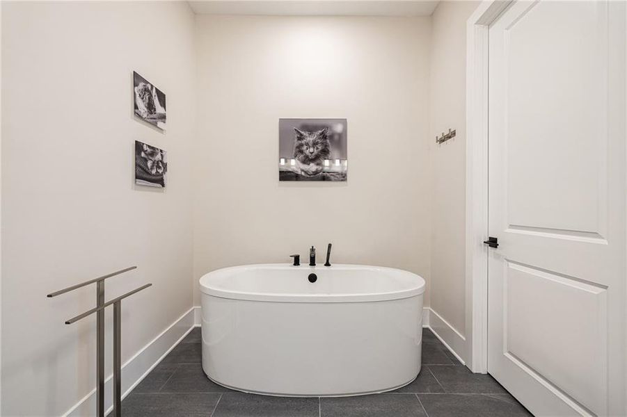 Furnished interior view inside a new home in , Atlanta (Image 55).
