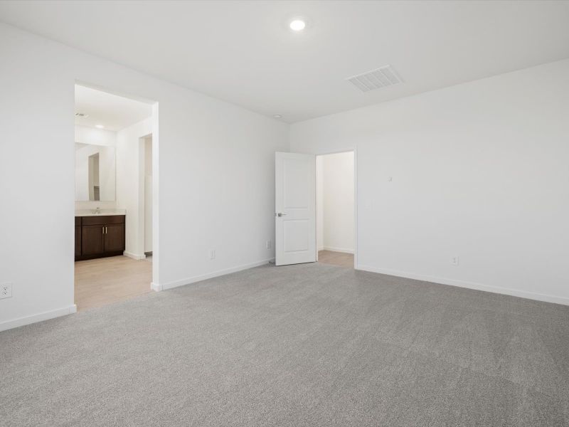 Spacious, unfurnished interior of a new home in Bella Vista Farms Estate Series, San Tan Valley (Image 9).
