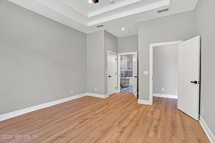 Spacious, unfurnished interior of a new home in , Green Cove Springs (Image 29).