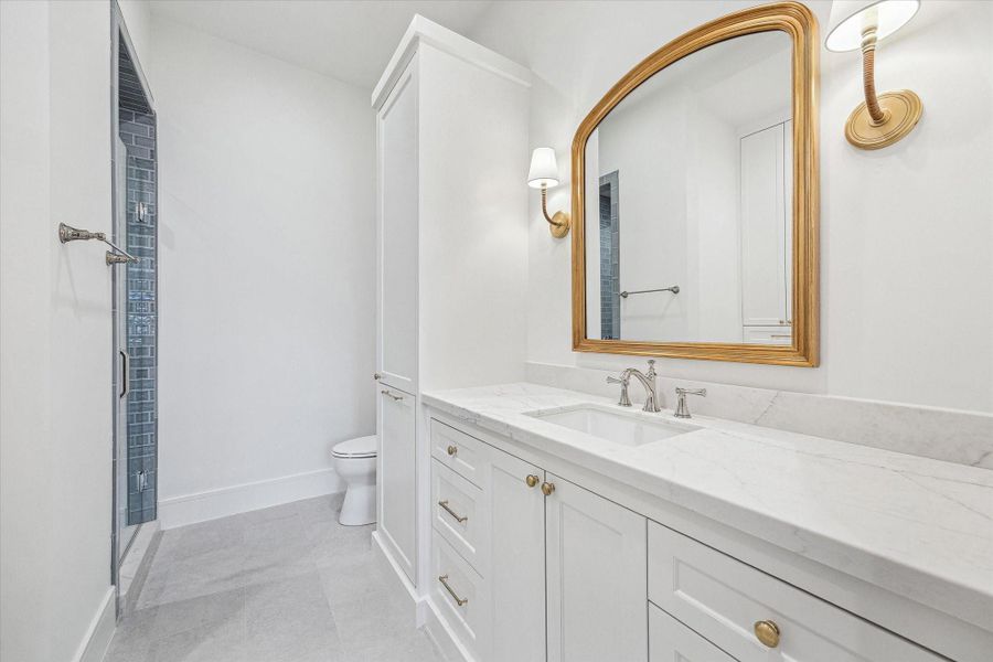 Upstairs bathroom 5 ensuite! Beautifully done in high end finishes! Upstairs bathroom 5 ensuite! Beautifully done in high end finishes!