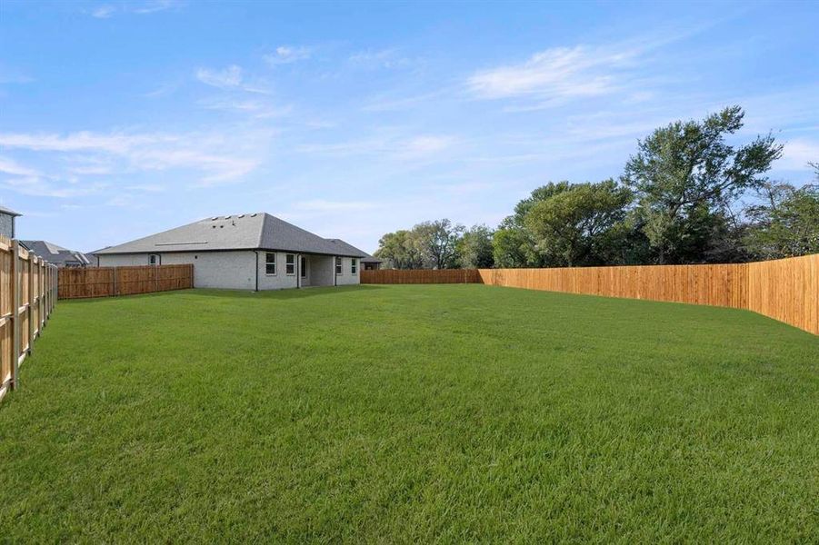 Exterior details and patio area of a home in Monticello Park, Princeton (Image 3).