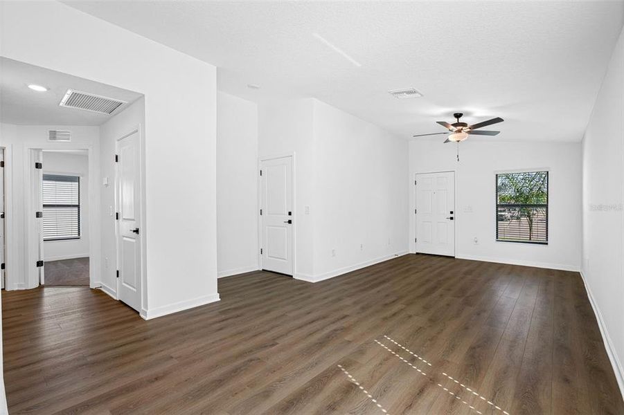 Spacious, unfurnished interior of a new home in , Weeki Wachee (Image 5).