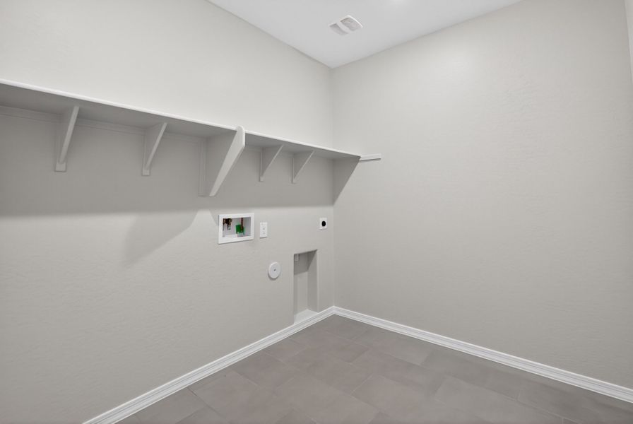 Spacious, unfurnished interior of a new home in Artisan at Asante, Surprise (Image 22). Spacious, unfurnished interior of a new home in Artisan at Asante, Surprise (Image 22).