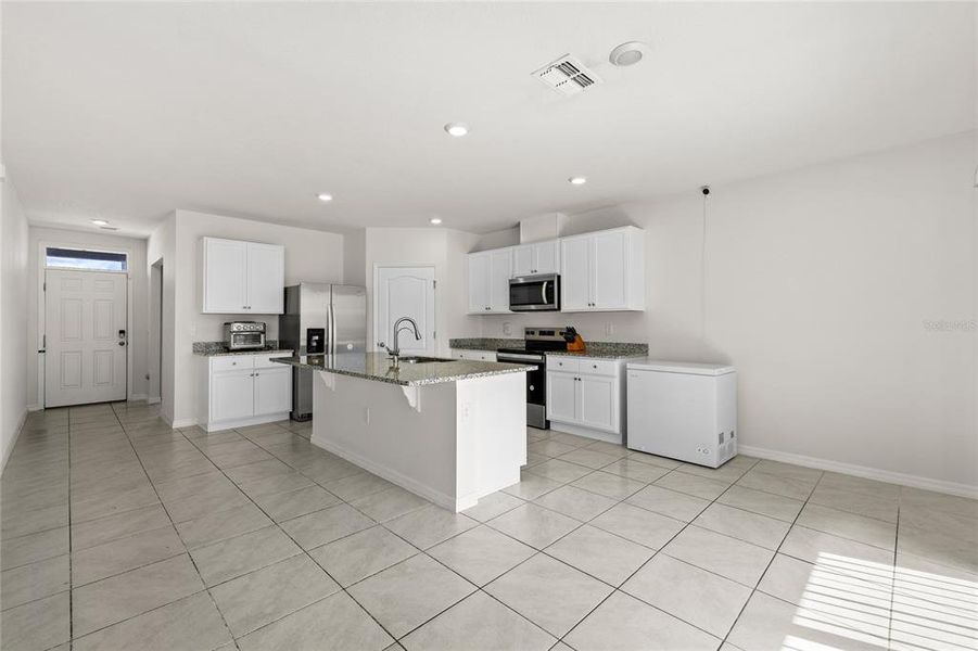 Furnished interior view inside a new home in Eden Hills, Lake Alfred (Image 30).