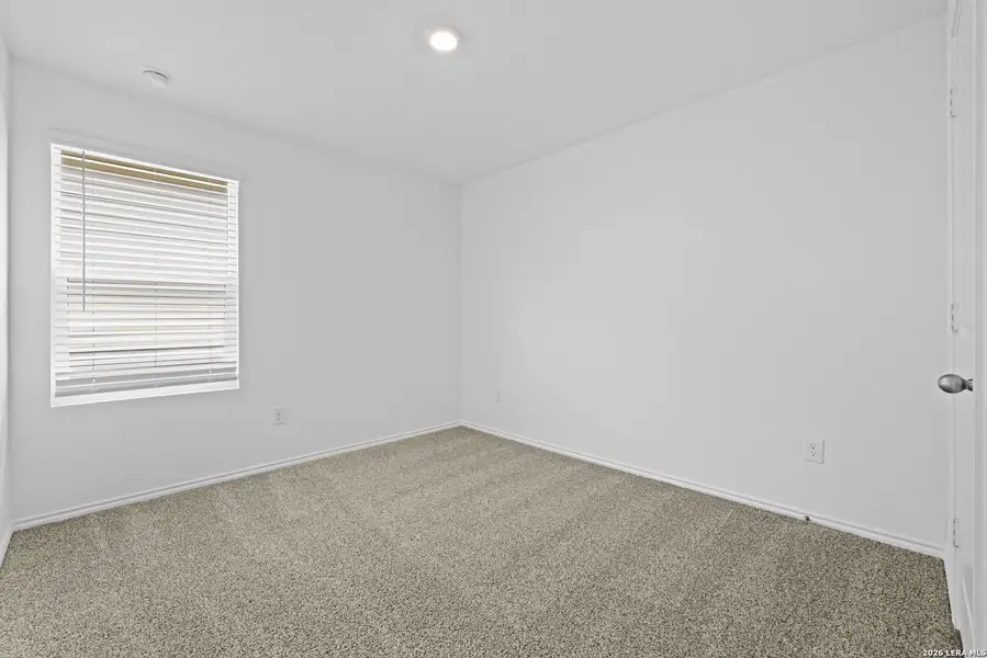 Spacious, unfurnished interior of a new home in Stonehill, San Antonio (Image 17).