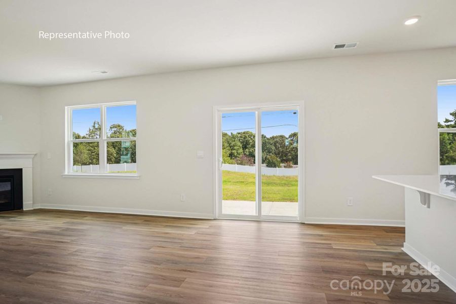 Spacious, unfurnished interior of a new home in Calvin Creek, Troutman (Image 6).