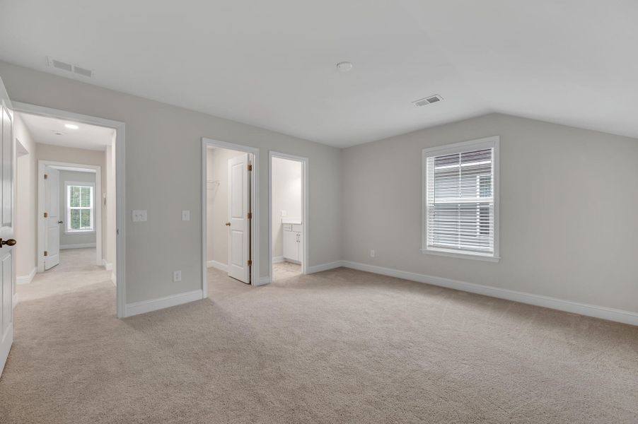 Spacious, unfurnished interior of a new home in , Summerville (Image 17).