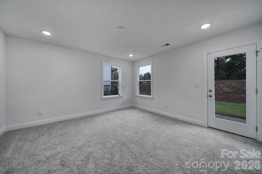 Spacious, unfurnished interior of a new home in , Concord (Image 10).