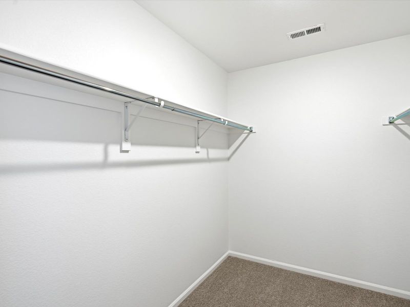 Spacious, unfurnished interior of a new home in Skyview at High Point, Aurora (Image 14).