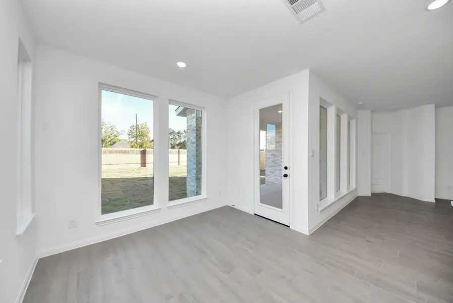 Spacious, unfurnished interior of a new home in Elyson, Katy (Image 22).