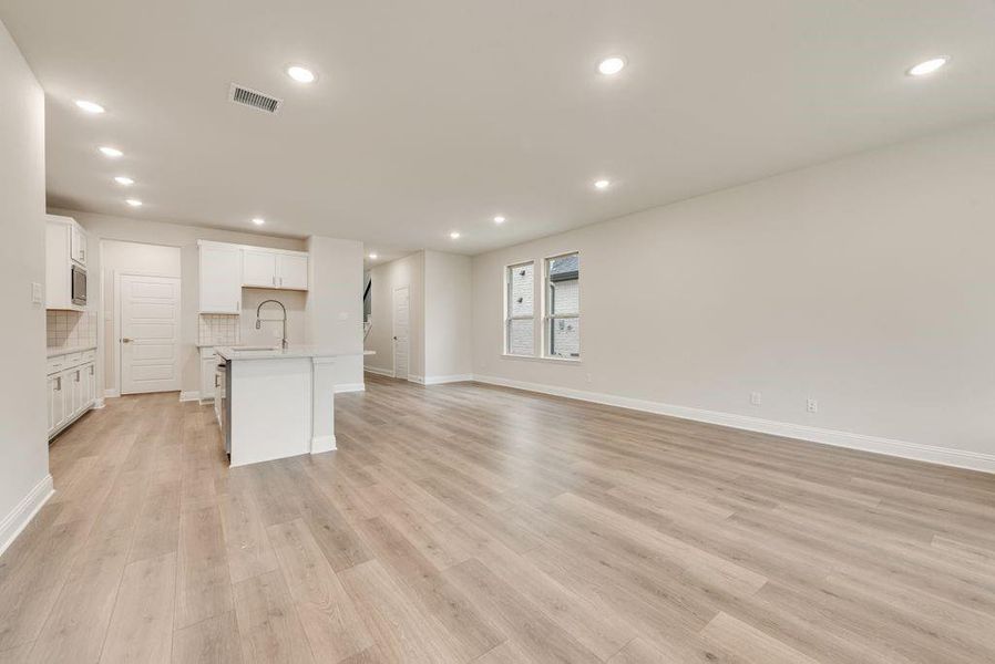 Spacious, unfurnished interior of a new home in Spiritas Ranch, Little Elm (Image 24).