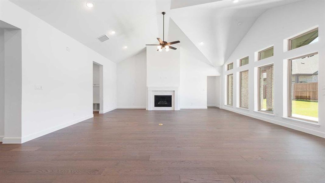 Spacious, unfurnished interior of a new home in Terraces 72', Rockwall (Image 18). Spacious, unfurnished interior of a new home in Terraces 72', Rockwall (Image 18).