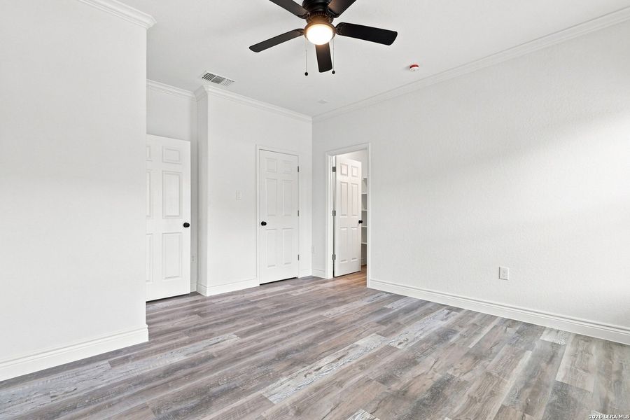 Spacious, unfurnished interior of a new home in , San Antonio (Image 14).